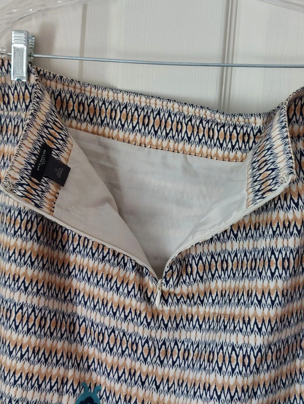 Ann Taylor Blue & Beige Ikat Floral Border Print Pencil Skirt Size 14 - Picture 6 of 8